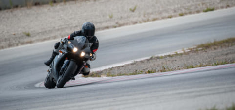 カーブを曲がる